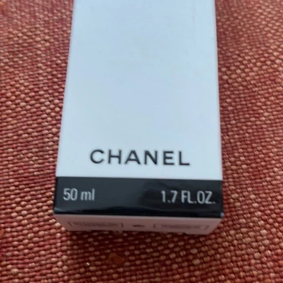 Chanel Precision Rectifiance Intense anti-age retexturizing fluid